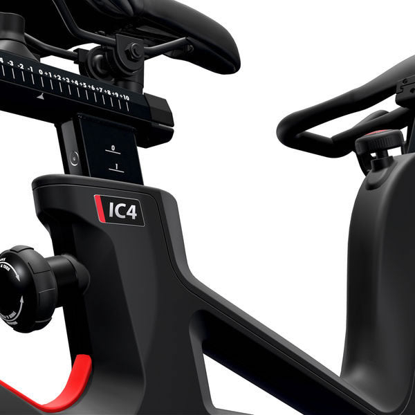 Life Fitness ICG IC4 Indoor Cycle inkl. Matte