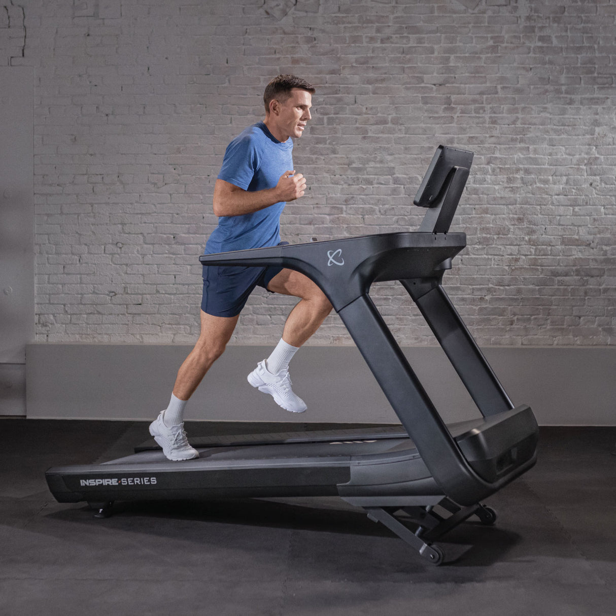 Inspire Series T7S Laufband