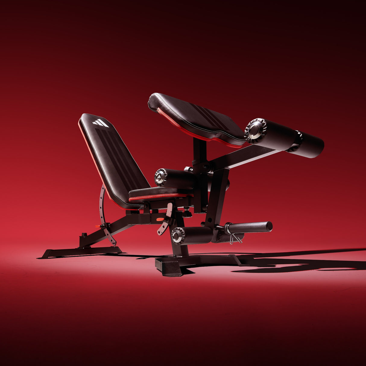adidas Utility Bench mit Bizeps-Curlpult & Beincurler