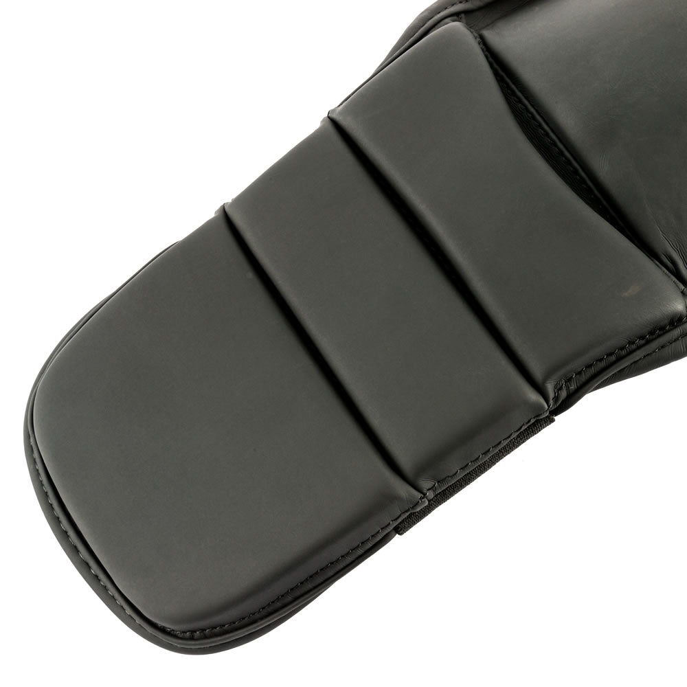 UFC PRO Tonal Grappling Shin Guard Schwarz Gr. M